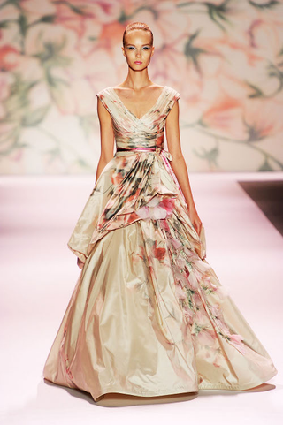 Illustration for article titled Monique Lhullier's Gowns Leave Audience Gasping In Awe